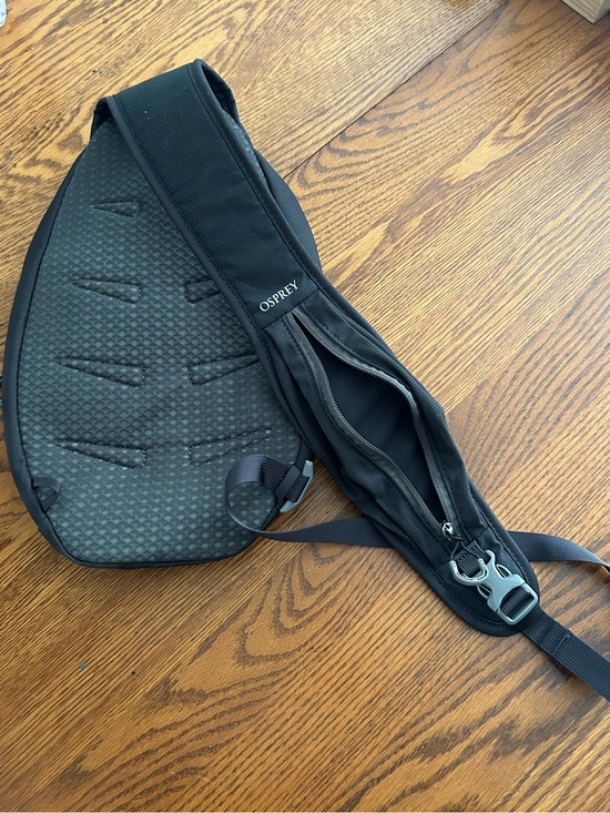 osprey - daylite sling - black – Uloha With daisy Aoede Crossbody Bag-Black